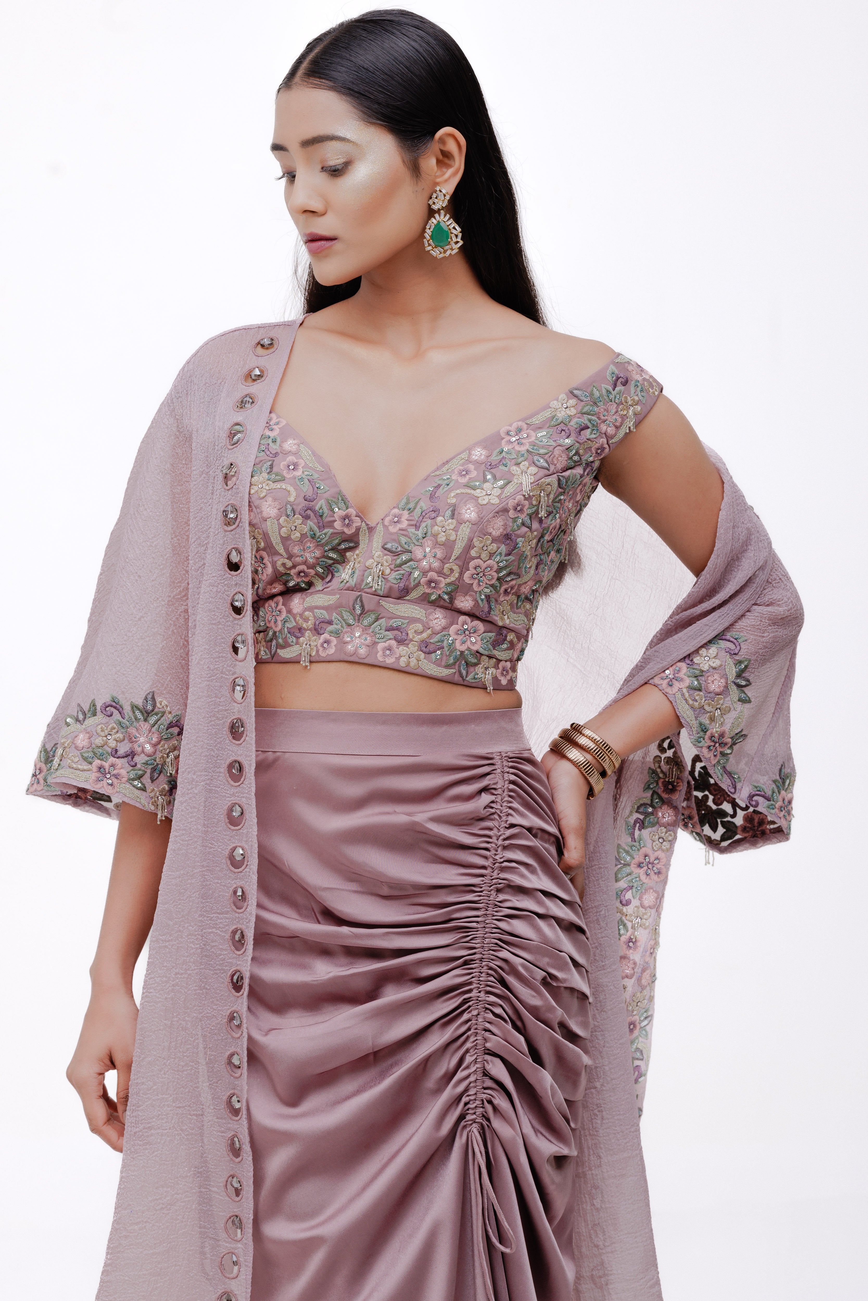 VENUS STRING SKIRT AND BLOUSE SET WITH CAPE