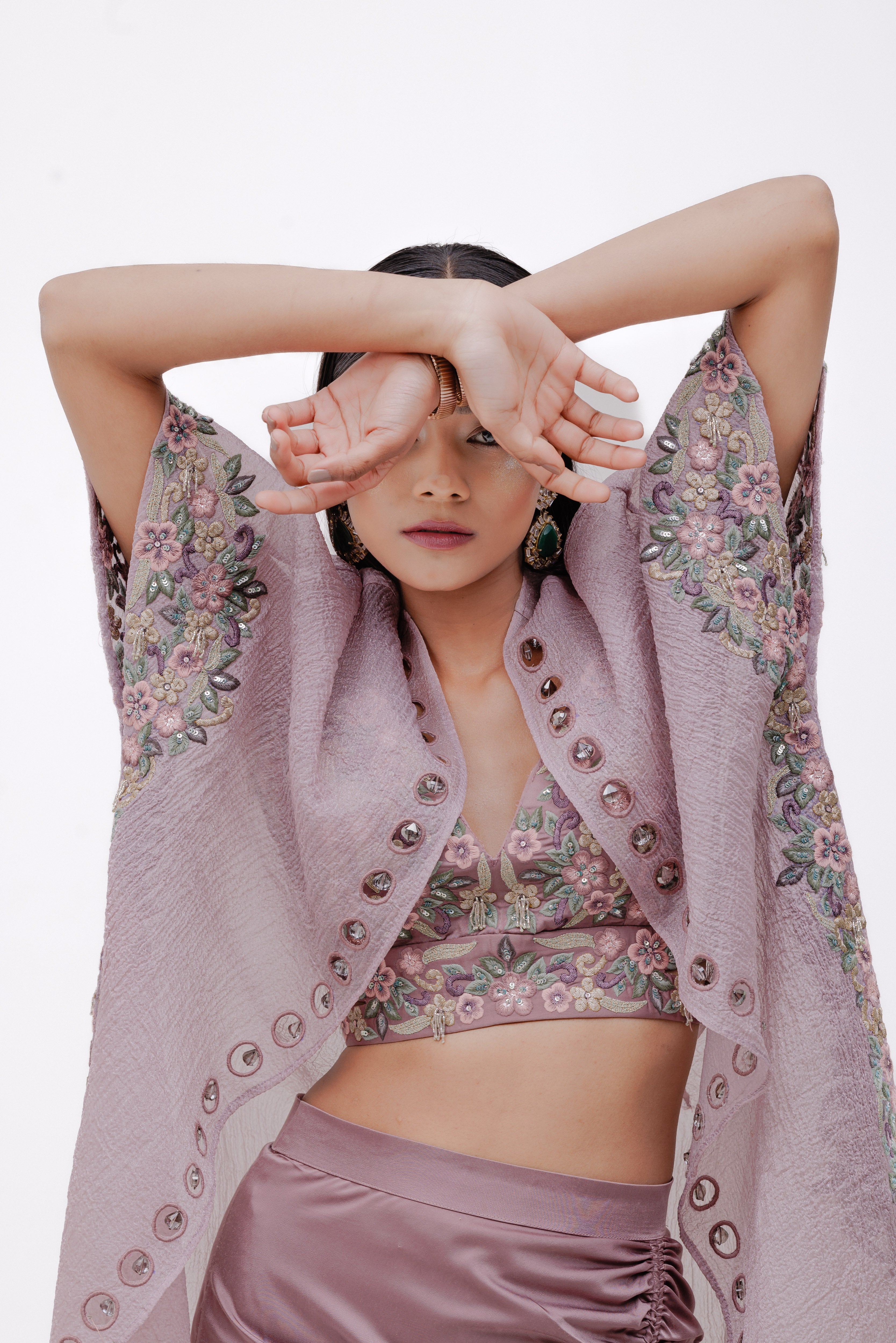VENUS STRING SKIRT AND BLOUSE SET WITH CAPE